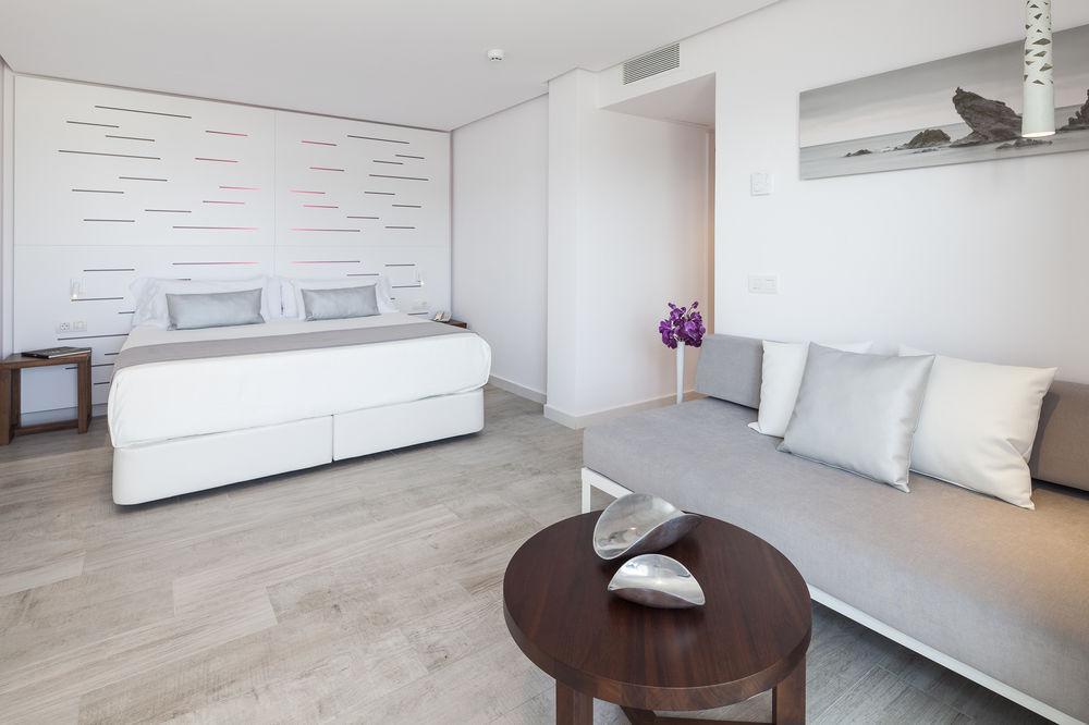 Design Hotel Club Garbi Playa d'en Bossa Bagian luar foto